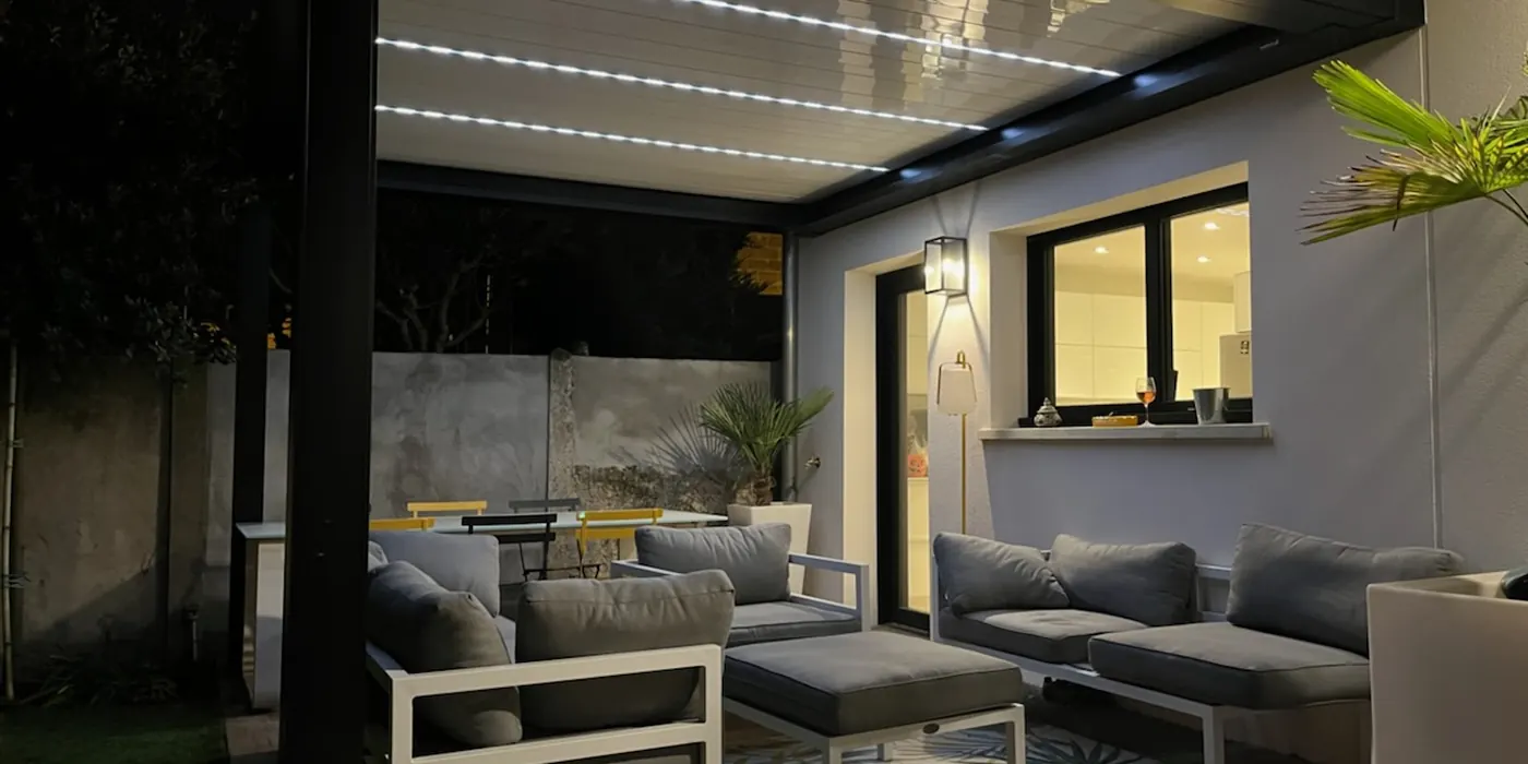Pergola bioclimatique : comment la choisir, et quand la commander pour en profiter l’été