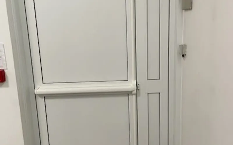 Porte d’entrée bois massif sur mesure