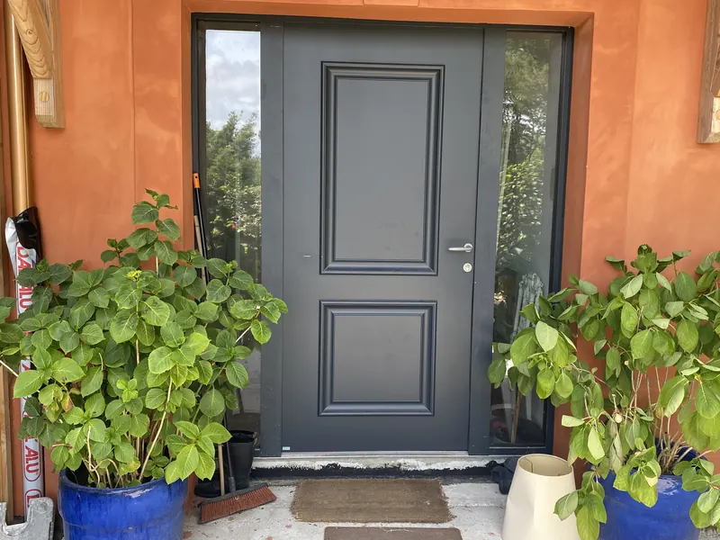 Porte d’entrée aluminium gris anthracite