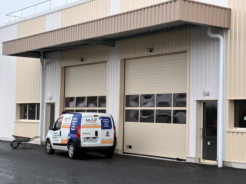 Portes de garage sectionnelles, bâtiment d’activité – Gironde