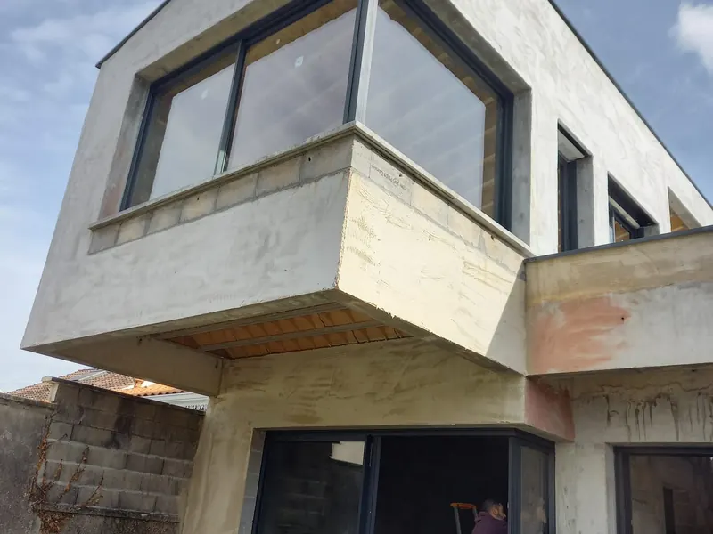 Menuiseries aluminium sur maison contemporaine en béton – Gironde