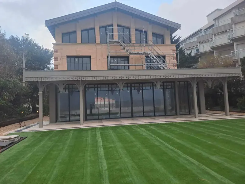 Menuiseries aluminium sur villa contemporaine – Arcachon