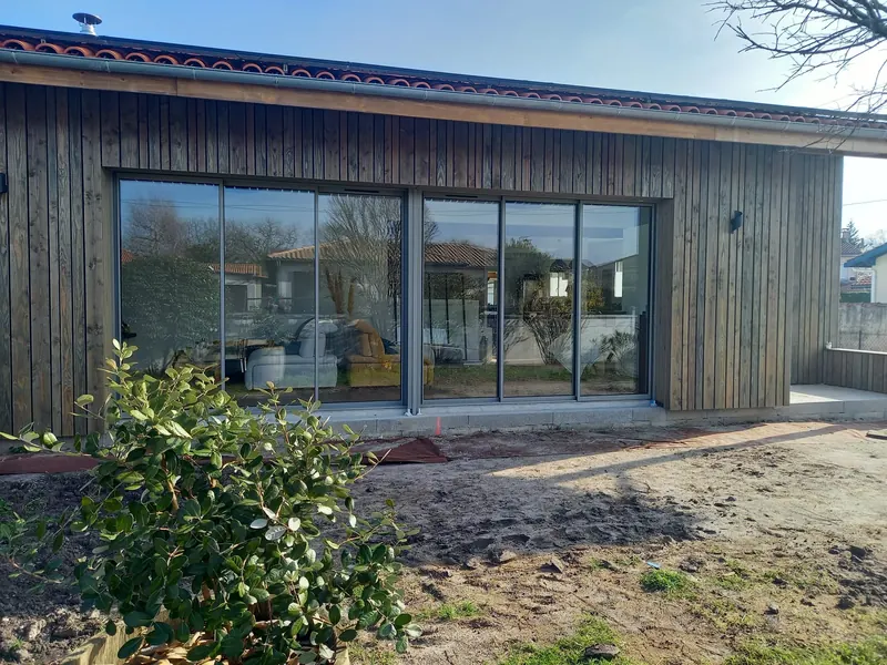 Menuiseries aluminium sur maison bois – Gironde
